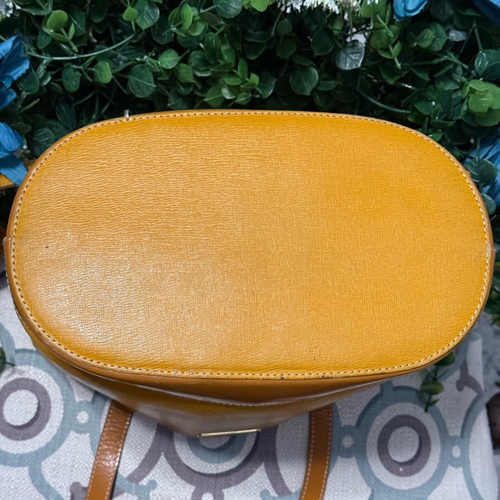 Vintage Burberrys Mustard Leather Satchel – Equestrian Knight - Picture 9 of 16